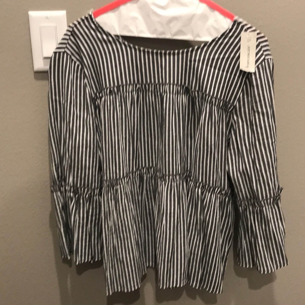 New with tags Francesca’s  bouncy and fun blouse